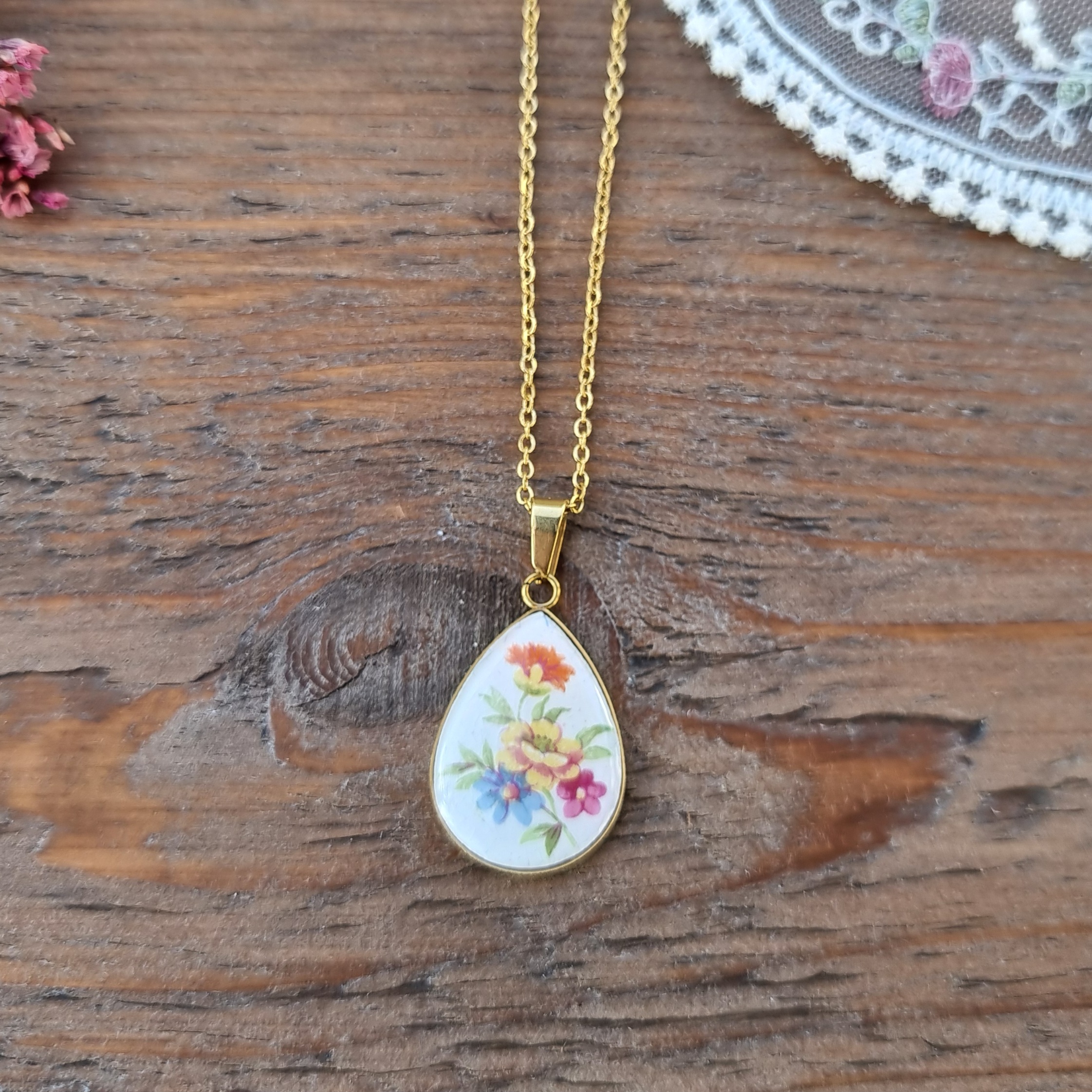 Collier fleuri assiette Antoinette