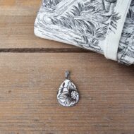 Coffret cadeau collier & trousse toile de Jouy - assiette ancienne - Noir élégant – Image 3