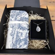 Coffret cadeau collier & trousse toile de Jouy - assiette ancienne - Bleu botanique