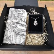 Coffret cadeau collier & trousse toile de Jouy - assiette ancienne - Noir élégant