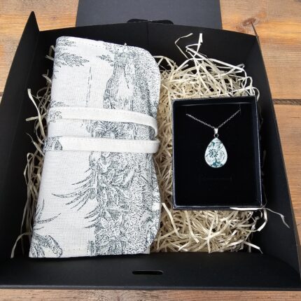 Coffret cadeau collier & trousse toile de Jouy - assiette ancienne - Vert jardin