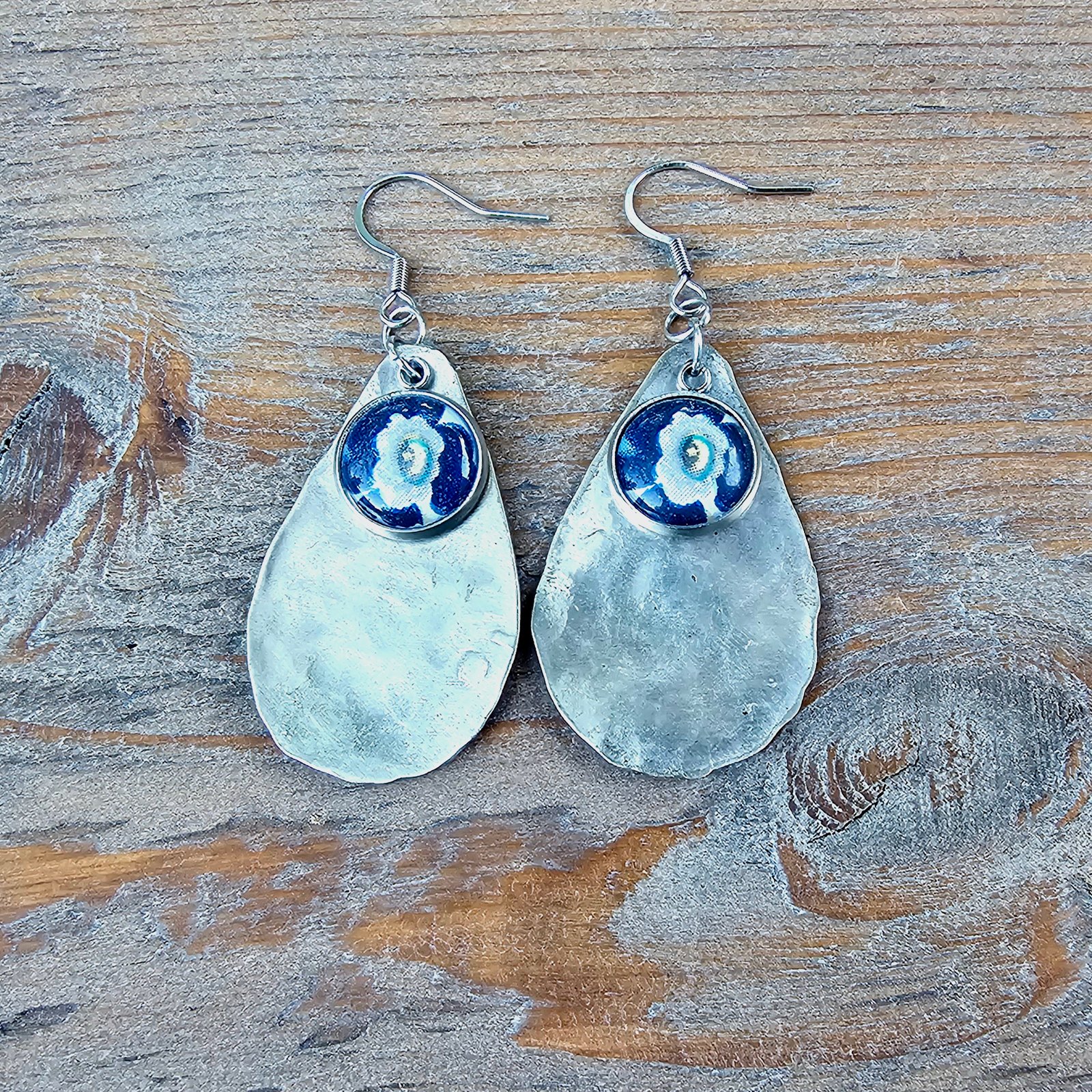 20261001_184419 Boucles d’oreilles pendantes – Fleurs de Minuit – Image 1