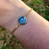 Bracelet doré ajustable en assiette ancienne vert profond – Dentelle de Minuit – Image 2