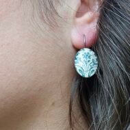 Boucles d’oreilles dormeuses fleurs vertes en assiette ancienne – Fleur d’Opaline – Image 2