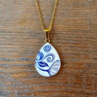 Collier Arabesque d’Azur – Fleur et Volutes