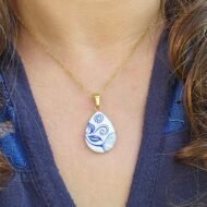 Collier Arabesque d’Azur – Fleur et Volutes – Image 2