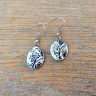 Boucles d’oreilles à fleurs noires en assiette ancienne – Dentelle d’Encre