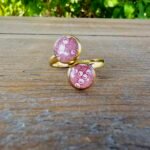 Bague réglable en assiette ancienne – Arabesque de Framboise