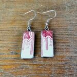Boucles d'oreilles en assiette ancienne – Arabesque de Framboise