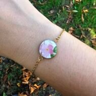 Bracelet doré fleur rose en assiette ancienne – Douceur de Printemps – Image 2