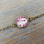 Bracelet doré ajustable Arabesque Carmin – Assiette ancienne