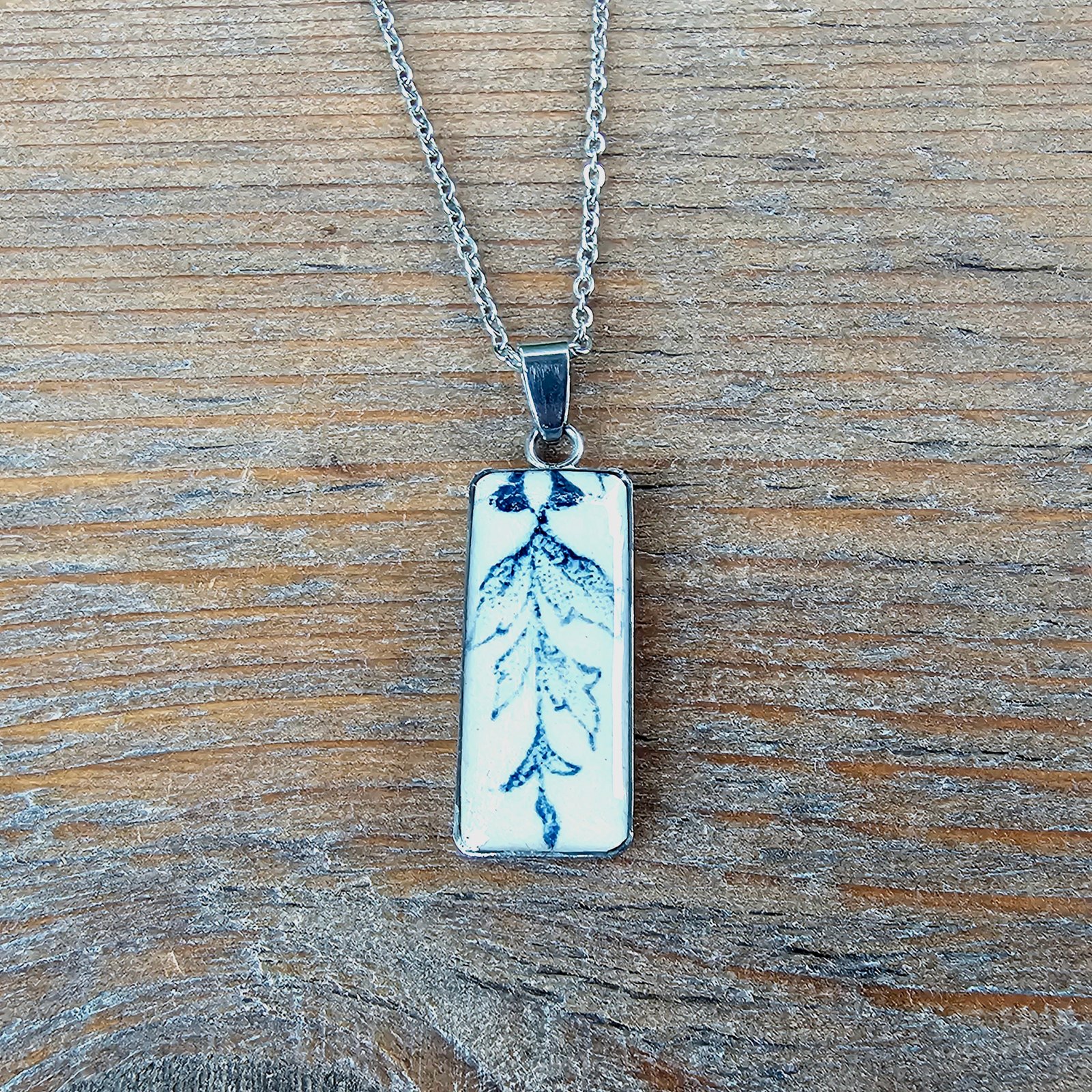 BRIN DE POESIE (1) Collier argenté Brin de Poésie – Assiette ancienne – Image 1
