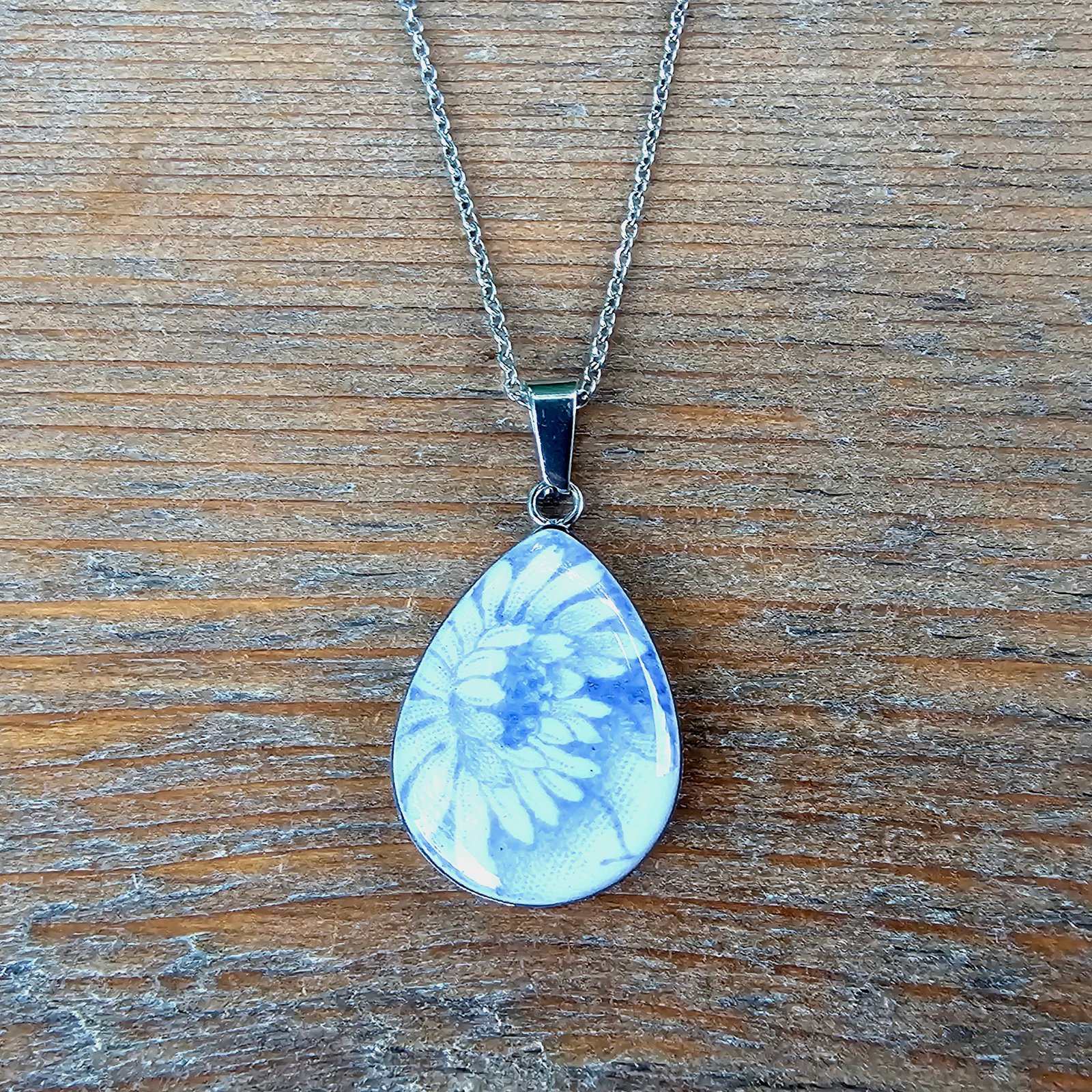 BRUME DE LILAS (1) Collier argenté Brume de Lilas – Assiette ancienne – Image 1