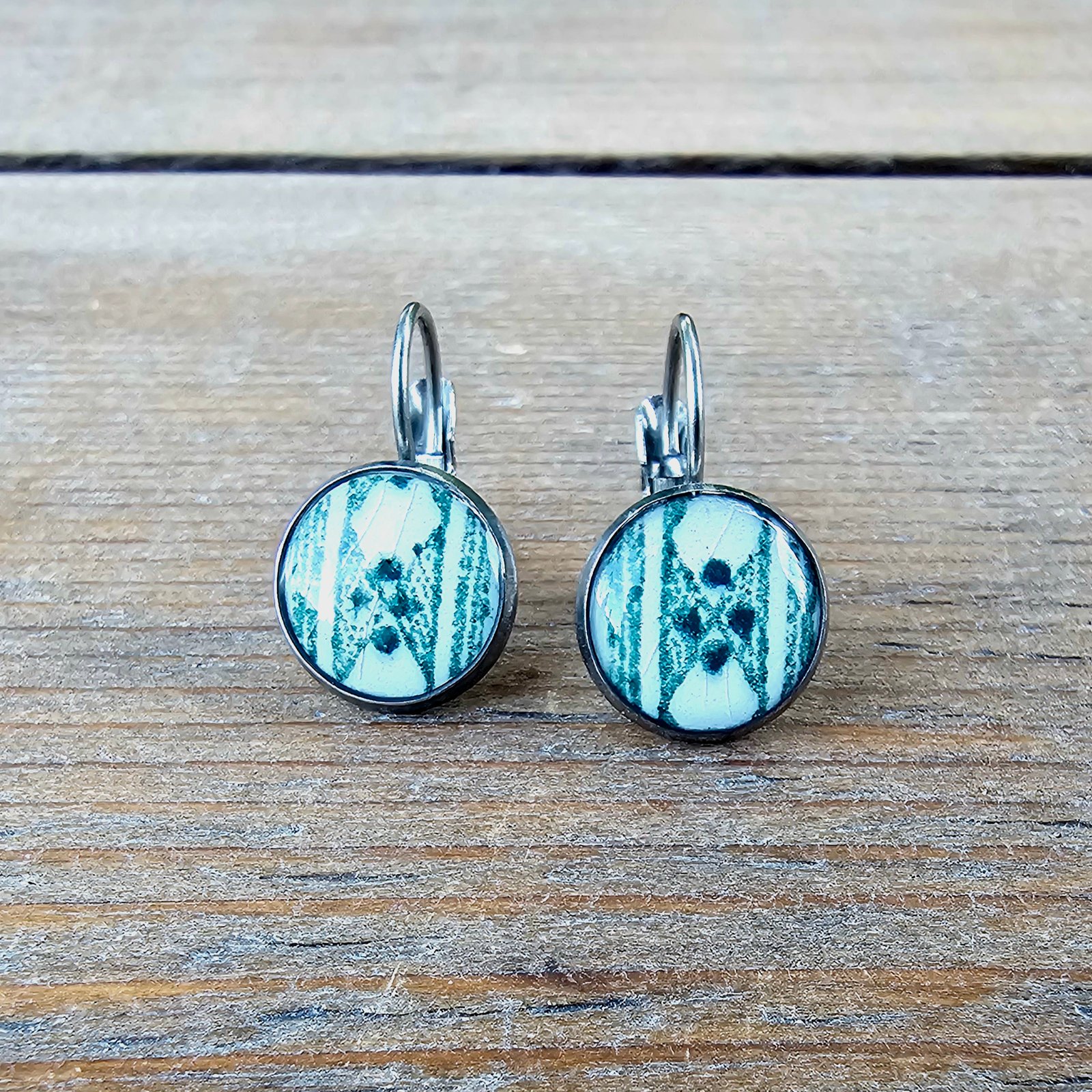 BRUME VERTE (1) Boucles d'oreilles dormeuses Brume Verte – Assiette ancienne – Image 1