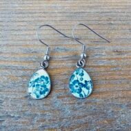 Boucles d’oreilles pendantes Fleurs de Minuit – Assiette ancienne