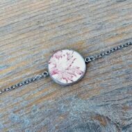 Bracelet Fleurs de Poudre – Bijou artisanal en assiette ancienne