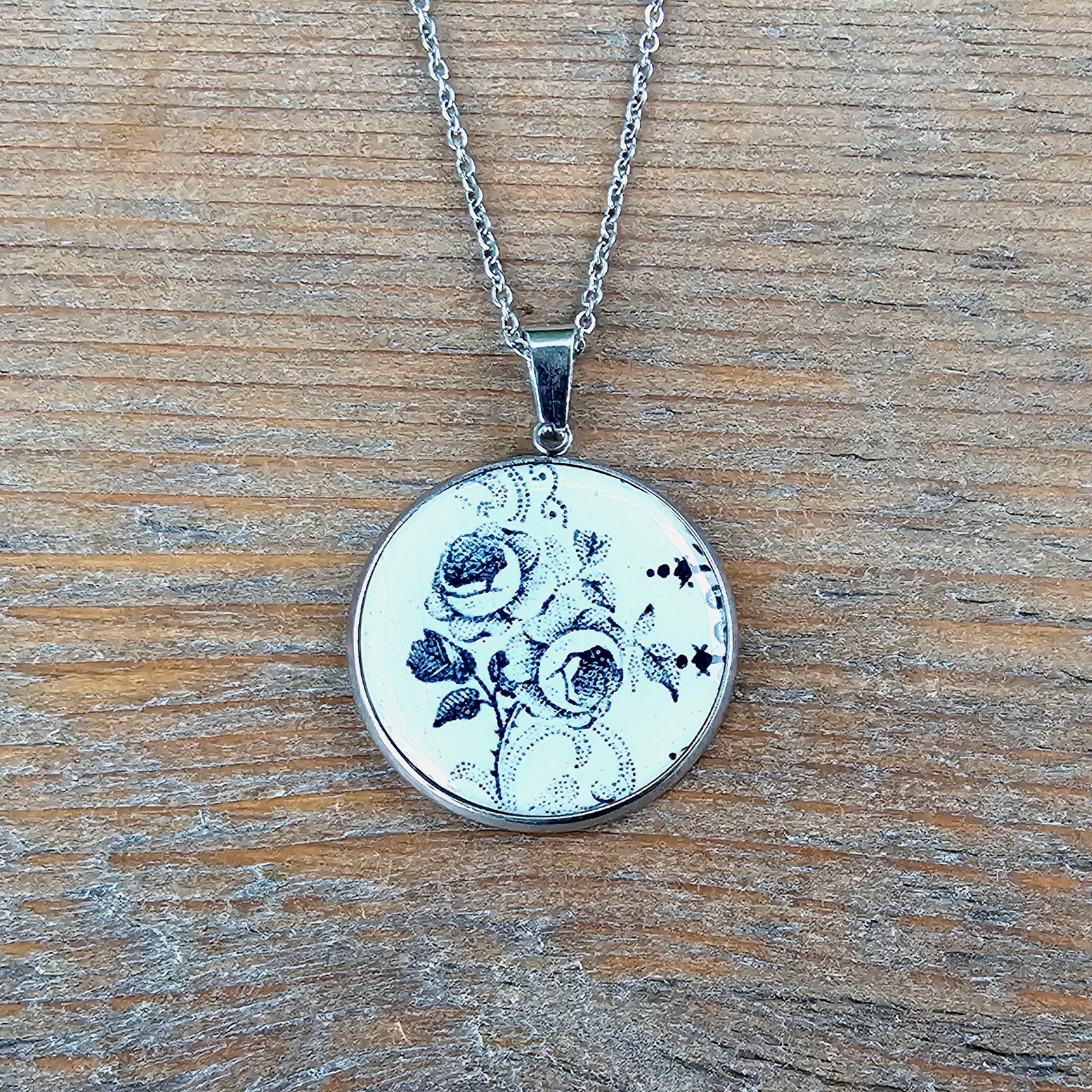 FLORAISON D AUTREFOIS (1) Collier Floraison d’Autrefois – Bijou artisanal en assiette ancienne – Image 1