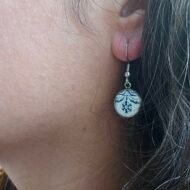 Boucles d’oreilles Floraison d’Encre – Bijou artisanal en assiette ancienne – Image 2