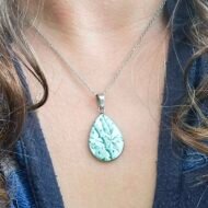 Collier Herbier d’Antan – Bijou artisanal en assiette ancienne – Image 2