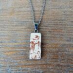 Collier homme au chapeau – Souvenir d’Automne