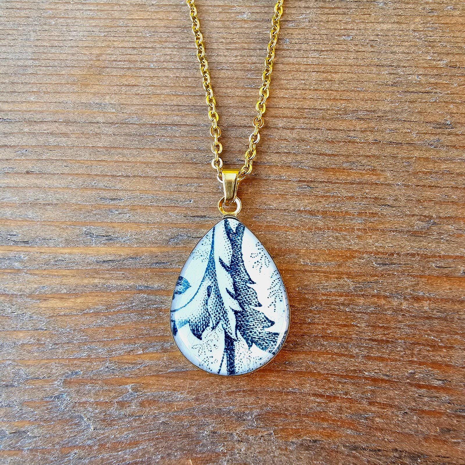 test bijou Collier doré Brindille d'Antan – Assiette ancienne – Image 1